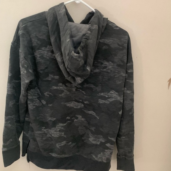 Woman’s very comfortable hoodie - Picture 6 of 10